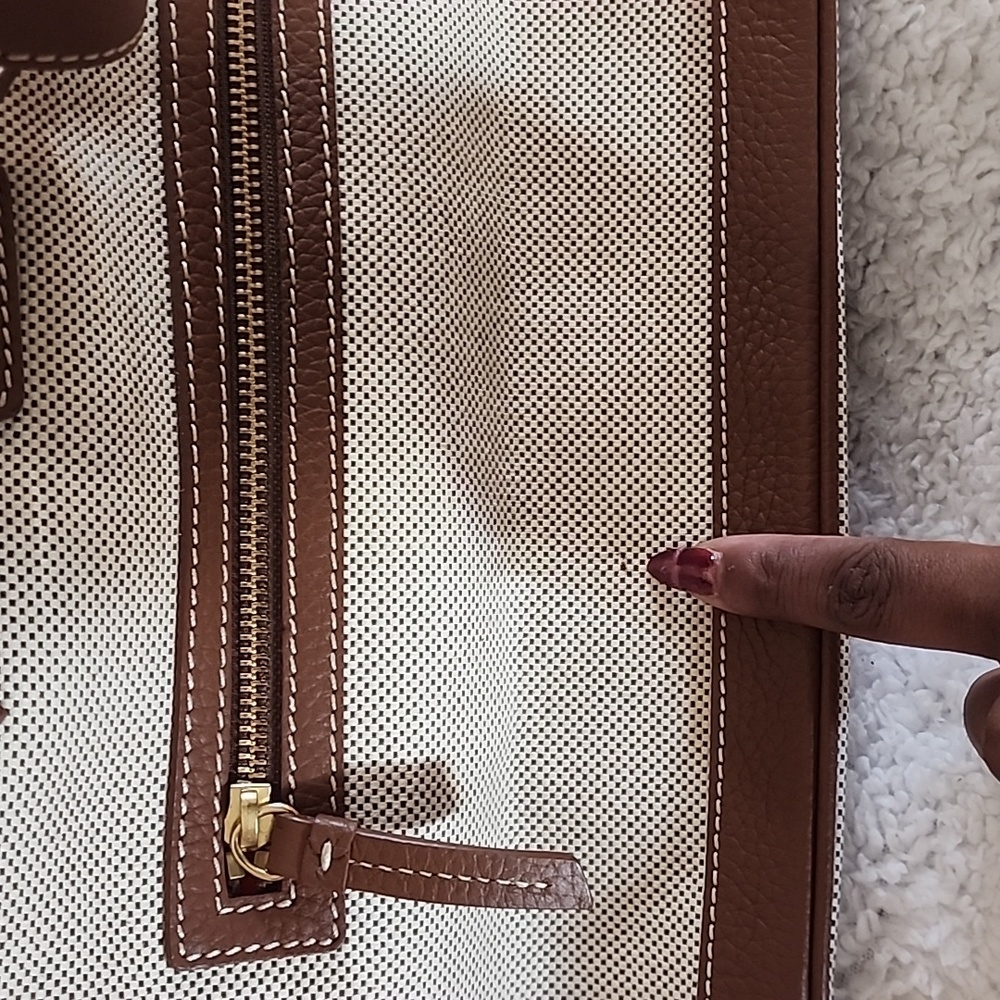 Dooney and Bourke purse - Picture 5 of 6